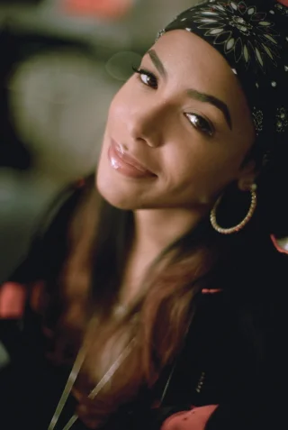 Aaliyah height profile photo