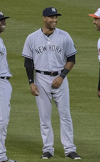 Aaron Hicks height profile photo