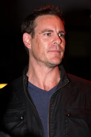 Aaron Jeffery height profile photo