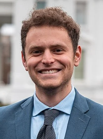 Aaron Parnas height profile photo