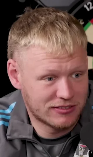 Aaron Ramsdale height profile photo