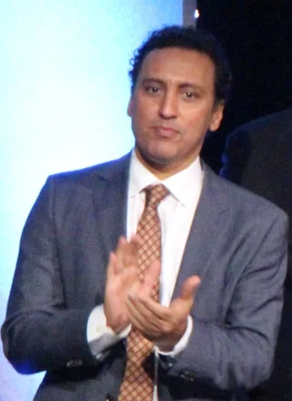 Aasif Mandvi height profile photo