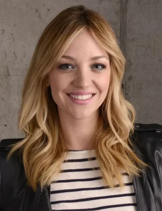 Abby Elliott height profile photo