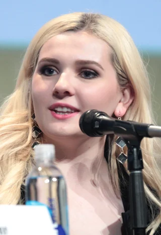 Abigail Breslin height profile photo