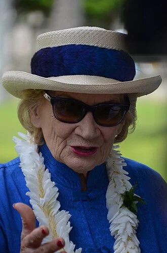 Abigail Kinoiki Kekaulike Kawānanakoa height profile photo