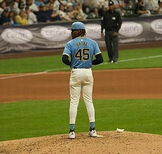 Abner Uribe height profile photo