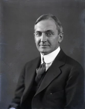 Abram Garfield height profile photo