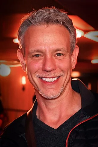 Adam Pascal height profile photo