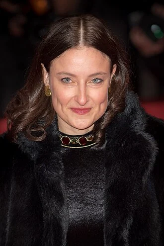Adele Romanski height profile photo