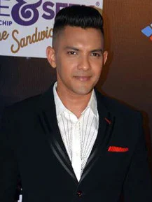 Aditya Narayan height profile photo