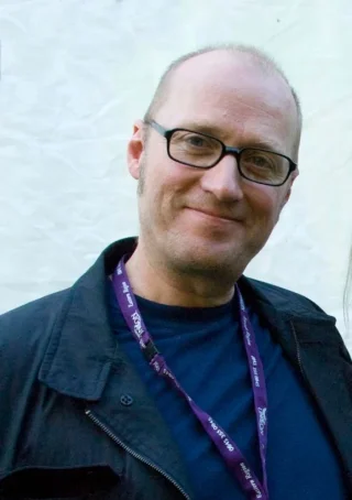 Adrian Edmondson height profile photo