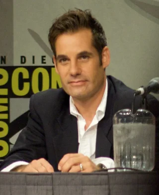 Adrian Pasdar height profile photo