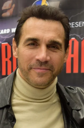 Adrian Paul height profile photo