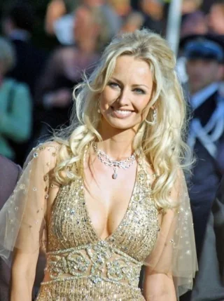 Adriana Sklenaříková height profile photo