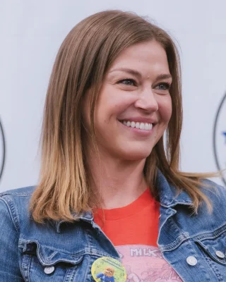 Adrianne Palicki height profile photo