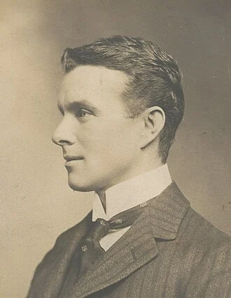 Aeneas Mackintosh height profile photo