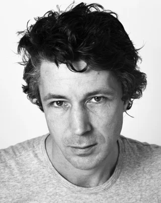 Aidan Gillen height profile photo