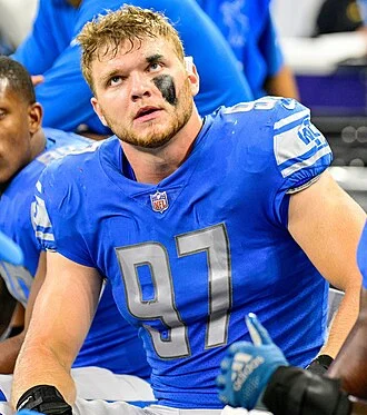 Aidan Hutchinson height profile photo