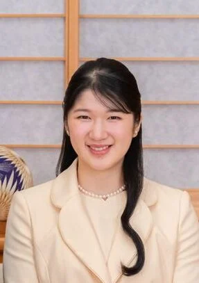 Aiko, Princess Toshi height profile photo