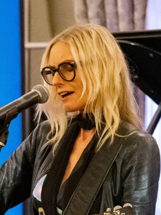 Aimee Mann height profile photo