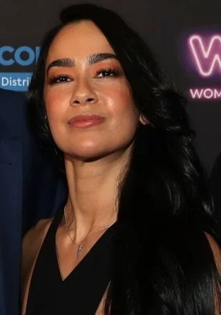 AJ Lee height profile photo