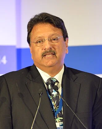 Ajay Piramal height profile photo