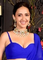 Akansha Ranjan Kapoor height profile photo