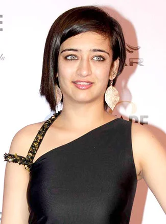 Akshara Haasan height profile photo