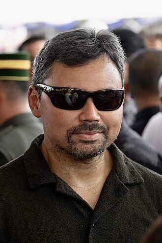 Al-Muhtadee Billah height profile photo