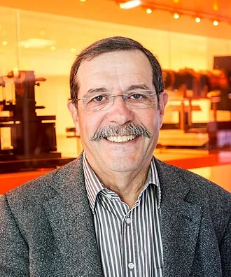 Alain Aspect height profile photo
