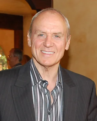 Alan Dale height profile photo