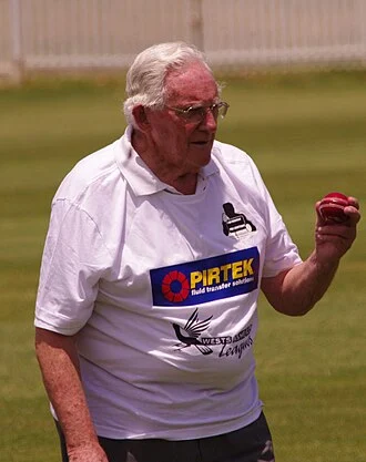 Alan Davidson (cricketer, born 1929) height profile photo