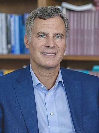 Alan Krueger height profile photo