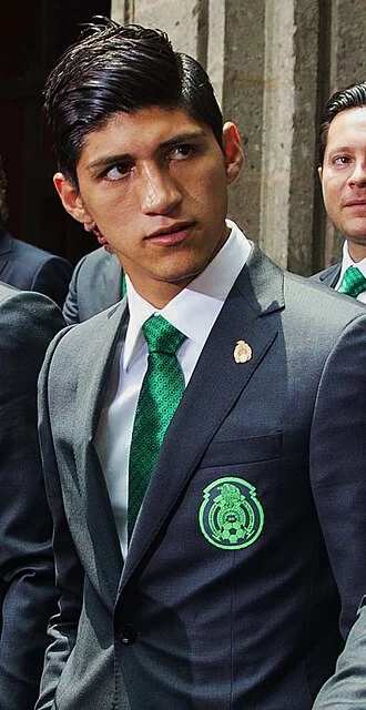 Alan Pulido height profile photo