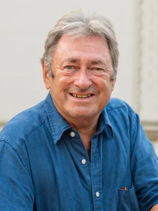 Alan Titchmarsh height profile photo