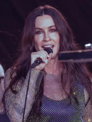 Alanis Morissette height profile photo