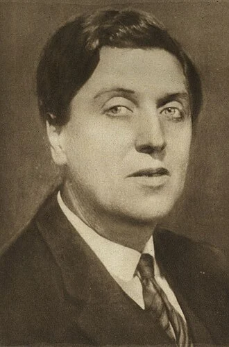 Alban Berg height profile photo
