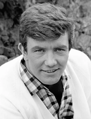 Albert Finney height profile photo