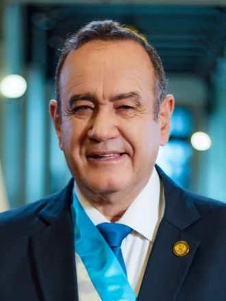 Alejandro Giammattei height profile photo