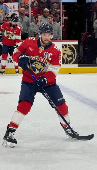 Aleksander Barkov height profile photo