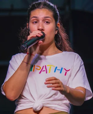 Alessia Cara height profile photo