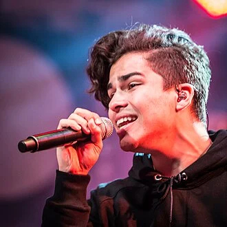 Alex Aiono height profile photo