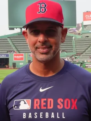 Alex Cora height profile photo