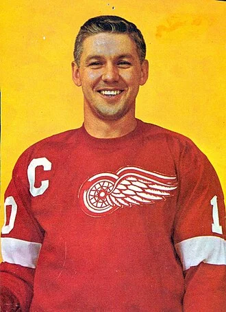 Alex Delvecchio height profile photo