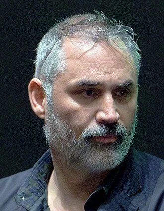 Alex Garland height profile photo