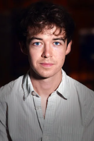 Alex Lawther height profile photo
