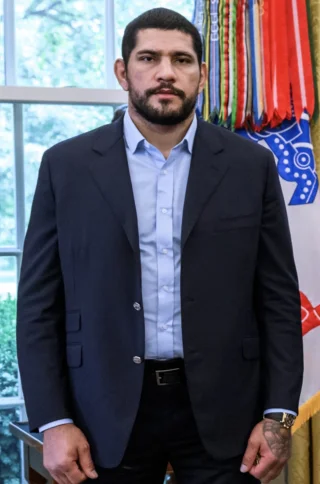 Alex Pereira height profile photo