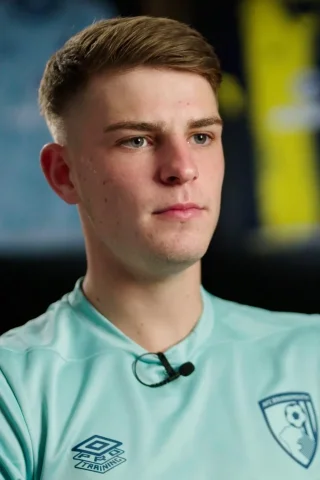 Alex Scott (footballer, born 2003) height profile photo