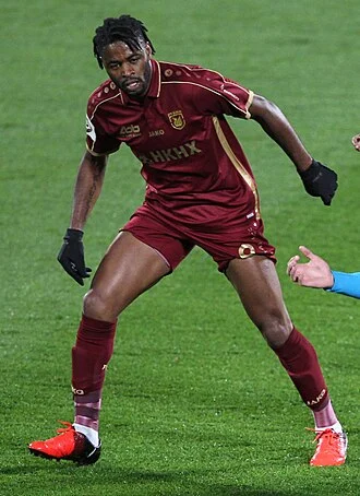Alex Song height profile photo