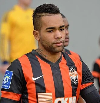Alex Teixeira height profile photo